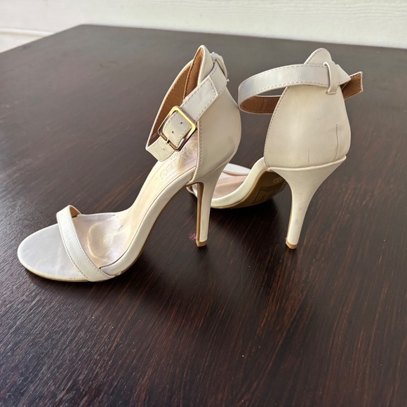 David's Bridal Heels Simple Ankle Strap Sandal Stiletto Wedding White Size 6 EUC - Picture 1 of 6